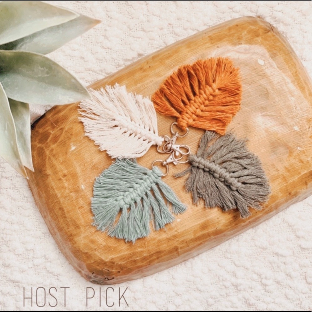 Feather macrame keychain